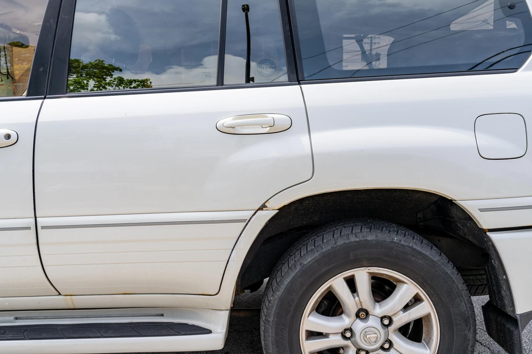2003 Lexus LX 2nd Gen - Image 23 of 31