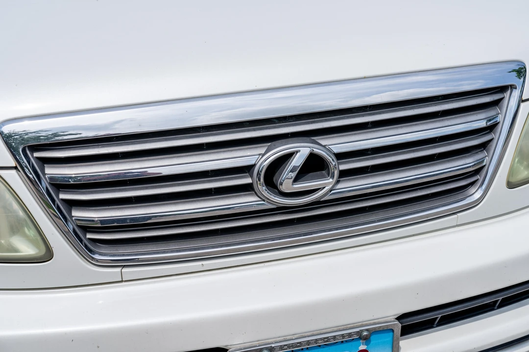 2003 Lexus LX 2nd Gen - Image 12 of 31