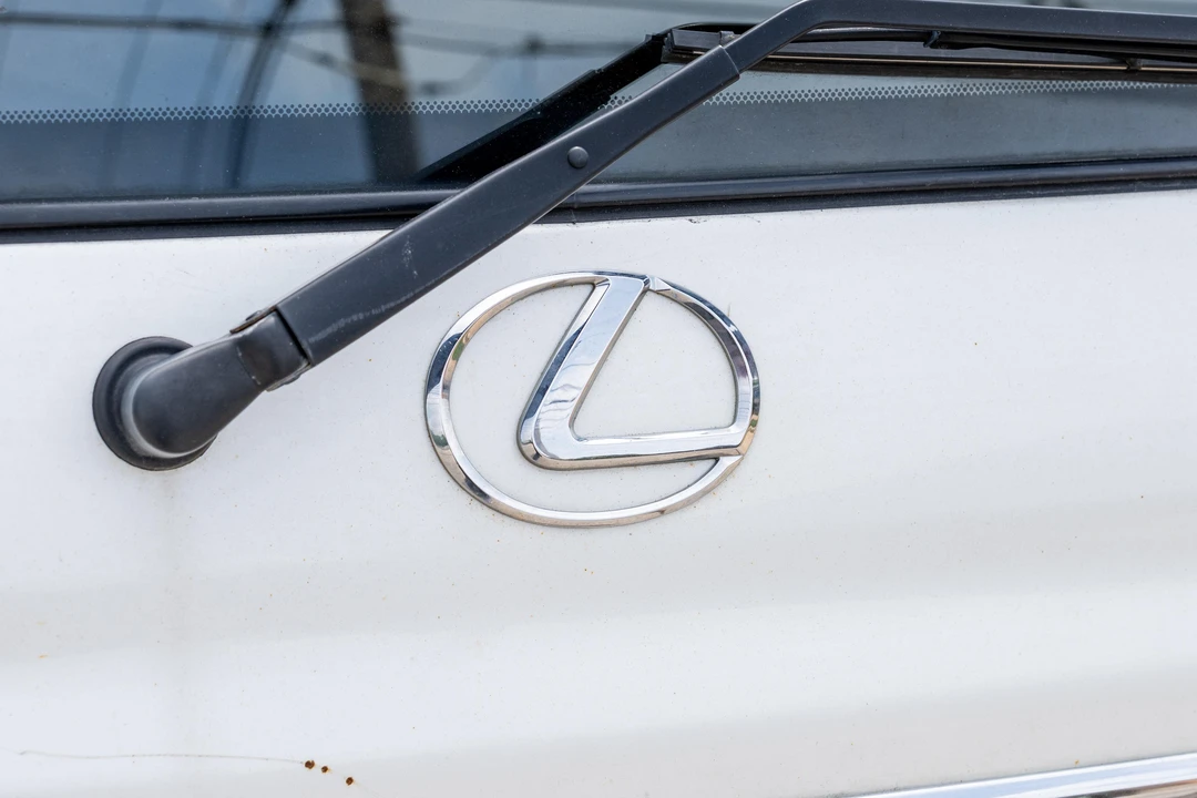 2003 Lexus LX 2nd Gen - Image 30 of 31