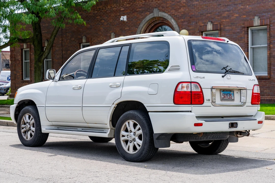 2003 Lexus LX 2nd Gen - Image 4 of 31
