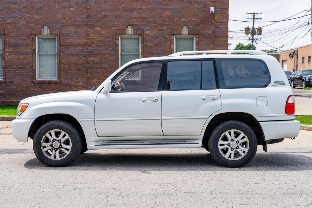 2003 Lexus LX 2nd Gen - Image 3 of 31