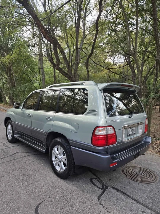 2003 Lexus LX 2nd Gen - Image 3 of 19