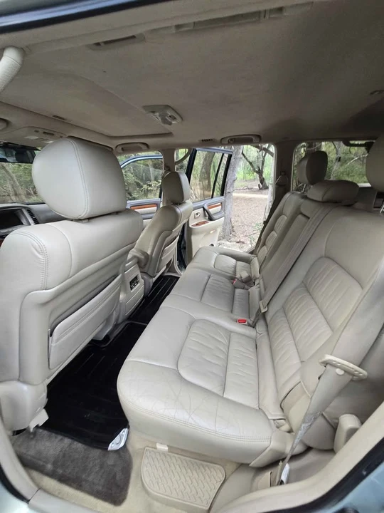 2003 Lexus LX 2nd Gen - Image 11 of 19