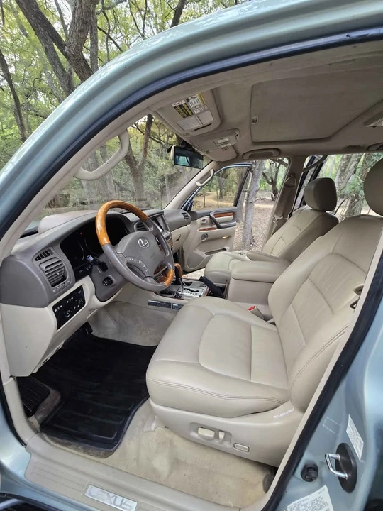 2003 Lexus LX 2nd Gen - Image 9 of 19