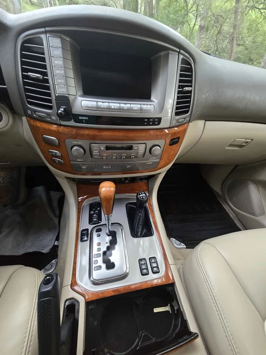 2003 Lexus LX 2nd Gen - Image 14 of 19