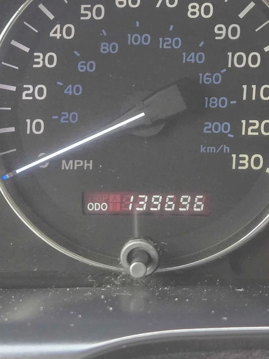 2003 Lexus LX 2nd Gen - Image 17 of 19