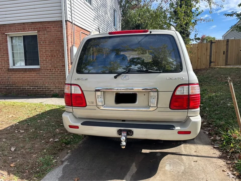 2003 Lexus LX 2nd Gen - Image 2 of 10