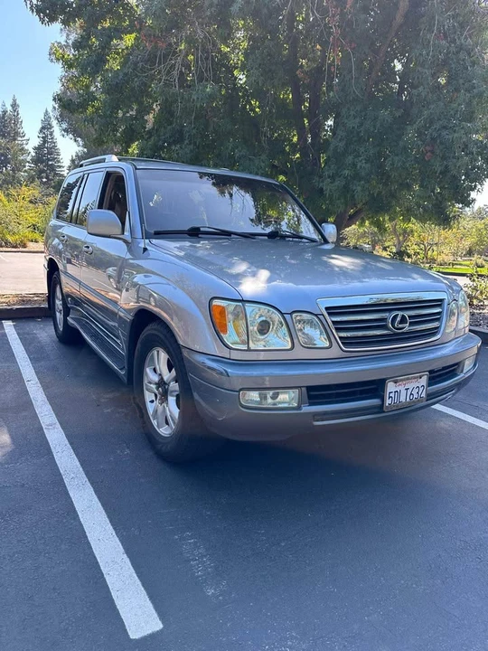 2003 Lexus LX 2nd Gen - Image 2 of 8
