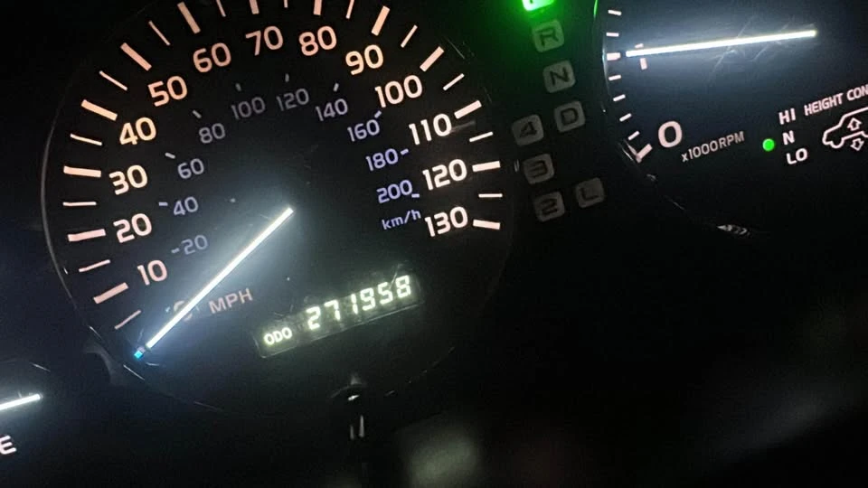 2003 Lexus LX 2nd Gen - Image 5 of 8