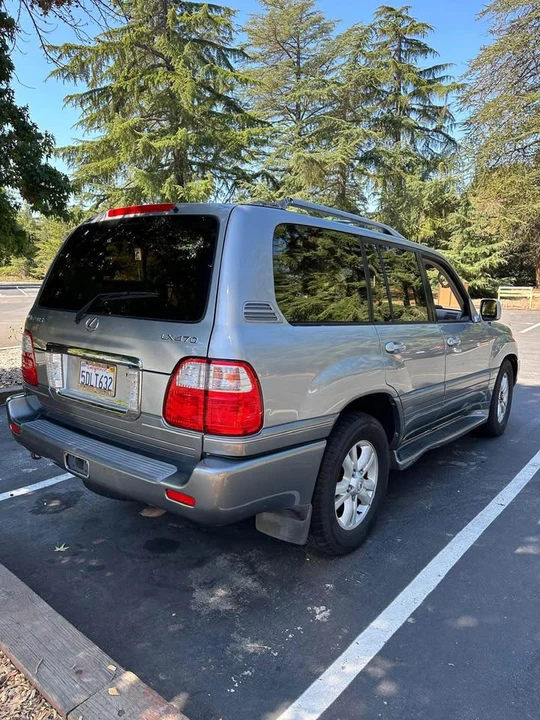 2003 Lexus LX 2nd Gen - Image 3 of 8
