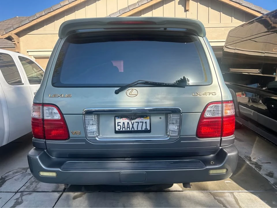 2003 Lexus LX 2nd Gen - Image 2 of 9