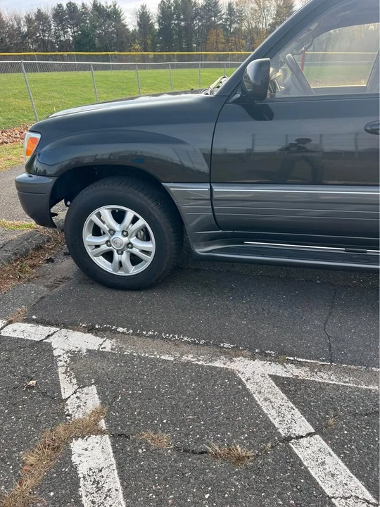 2003 Lexus LX 2nd Gen - Image 7 of 8