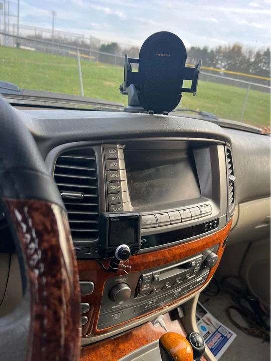 2003 Lexus LX 2nd Gen - Image 5 of 8