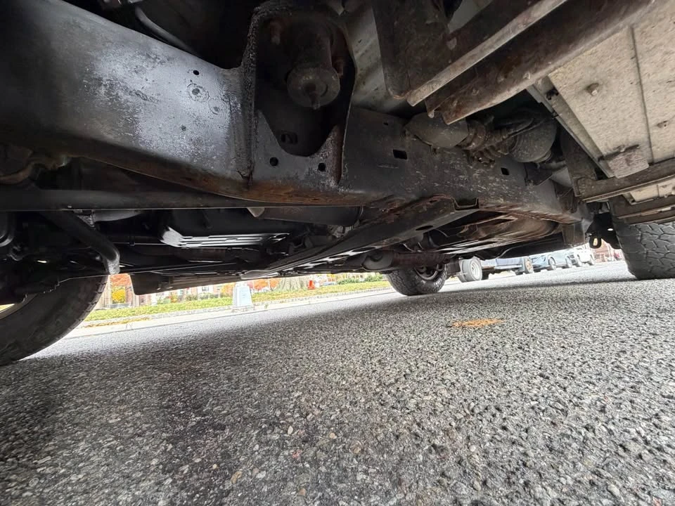 2003 Lexus LX 2nd Gen - Image 6 of 8