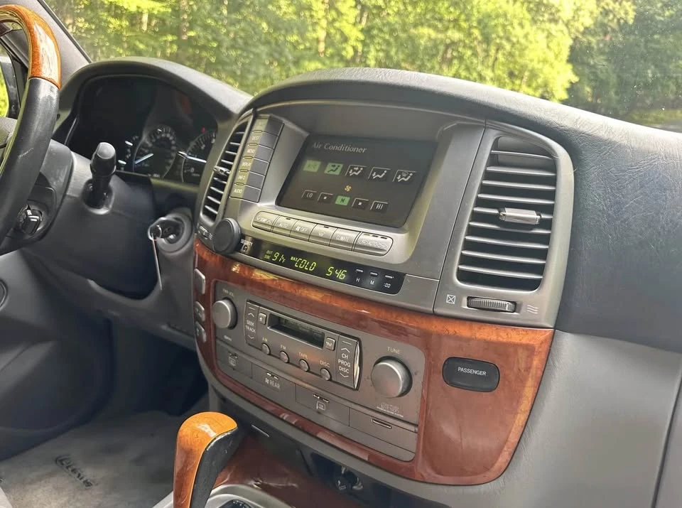 2003 Lexus LX 2nd Gen - Image 6 of 10