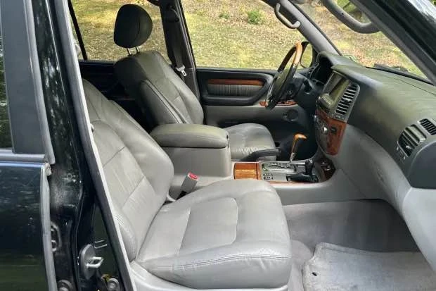 2003 Lexus LX 2nd Gen - Image 9 of 10