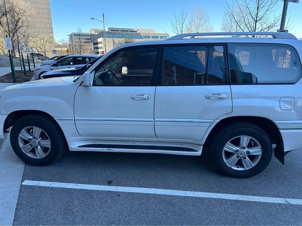 2003 Lexus LX 2nd Gen - Image 2 of 7