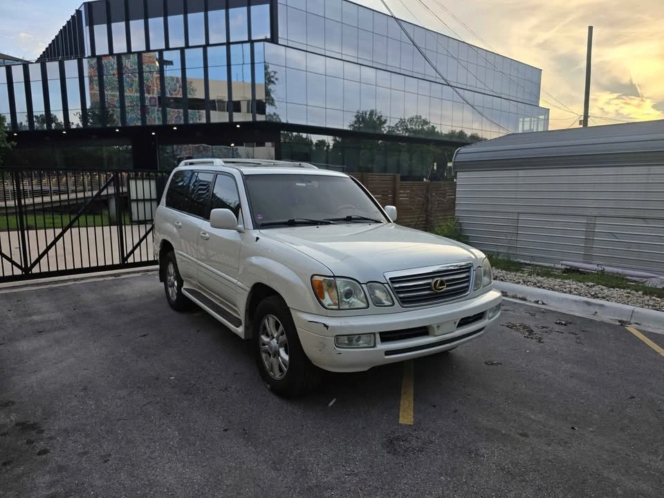 2003 Lexus LX 2nd Gen - Image 3 of 19