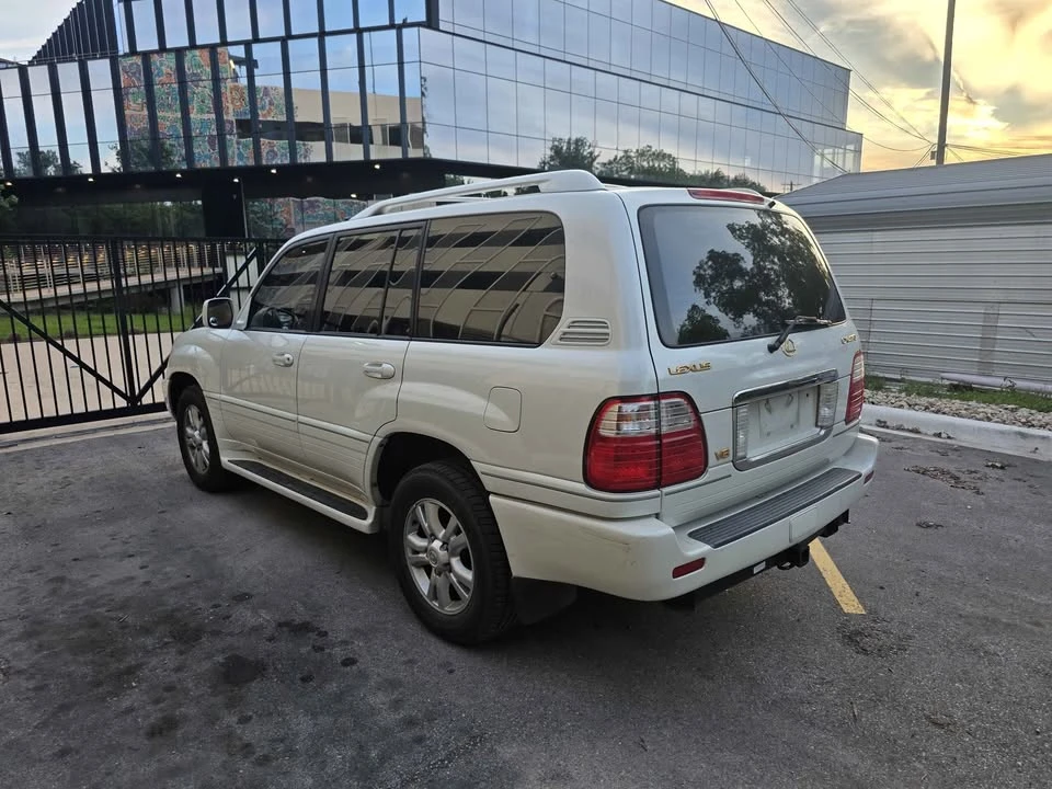 2003 Lexus LX 2nd Gen - Image 10 of 19