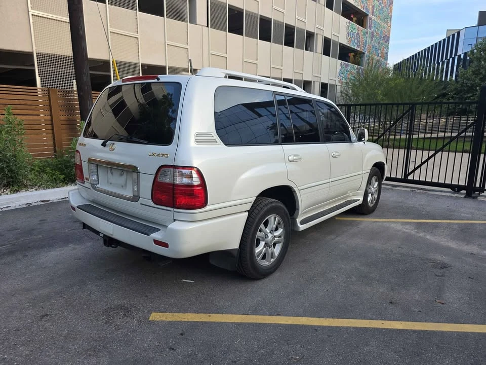 2003 Lexus LX 2nd Gen - Image 9 of 19