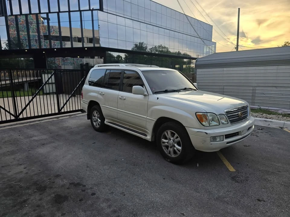 2003 Lexus LX 2nd Gen - Image 4 of 19