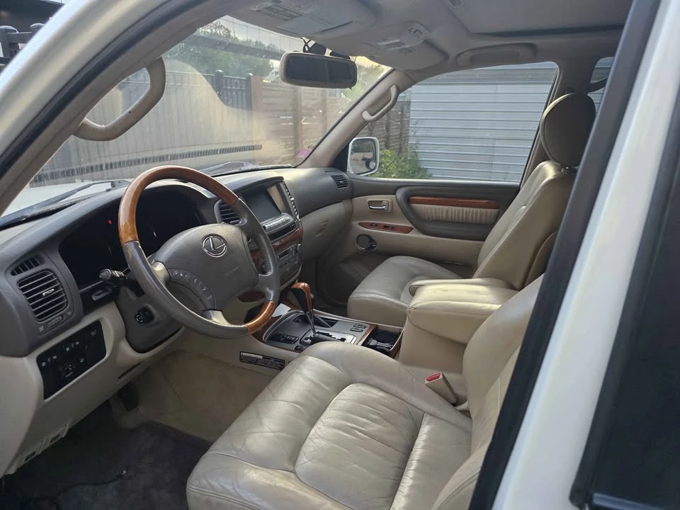 2003 Lexus LX 2nd Gen - Image 11 of 19