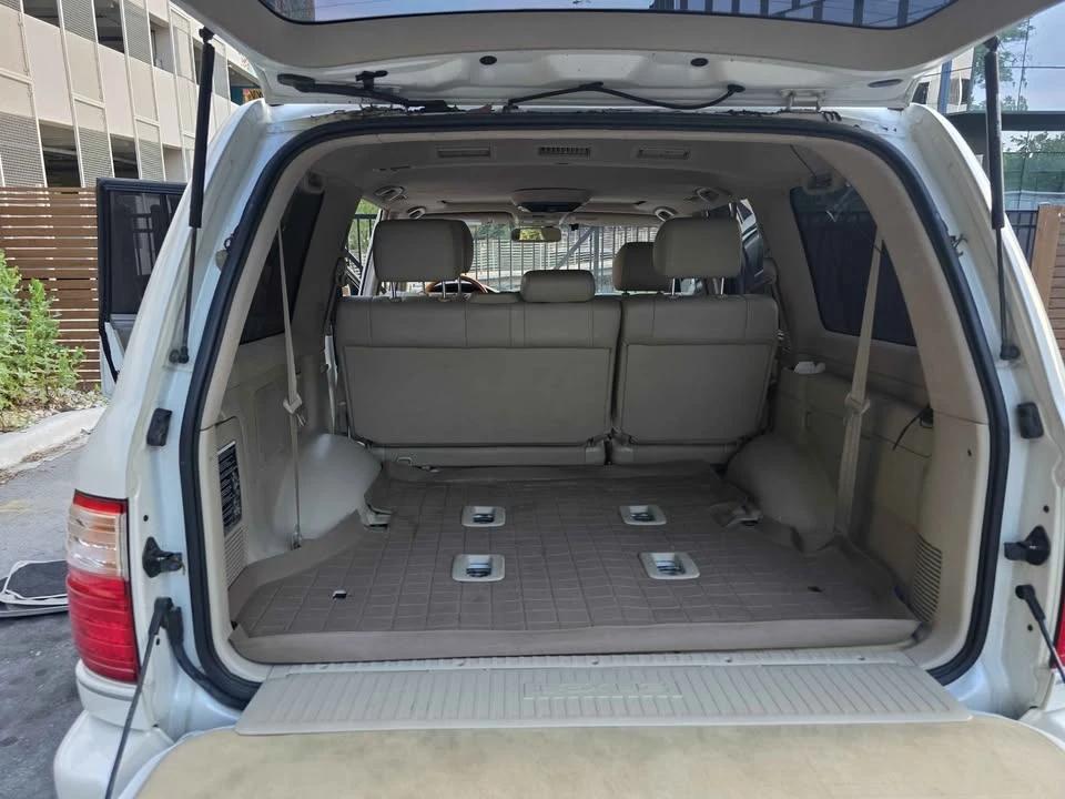 2003 Lexus LX 2nd Gen - Image 17 of 19