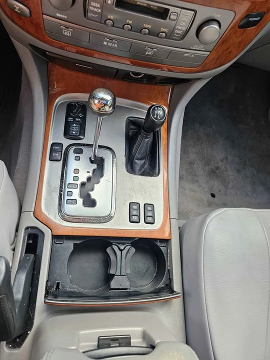 2003 Lexus LX 2nd Gen - Image 12 of 19