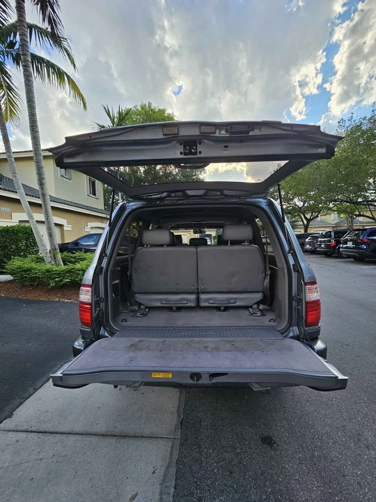 2003 Lexus LX 2nd Gen - Image 9 of 19