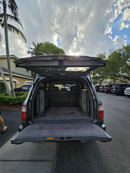2003 Lexus LX 2nd Gen - Image 8 of 19