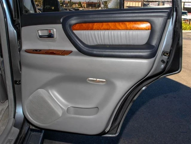 2003 Lexus LX 2nd Gen - Image 20 of 21