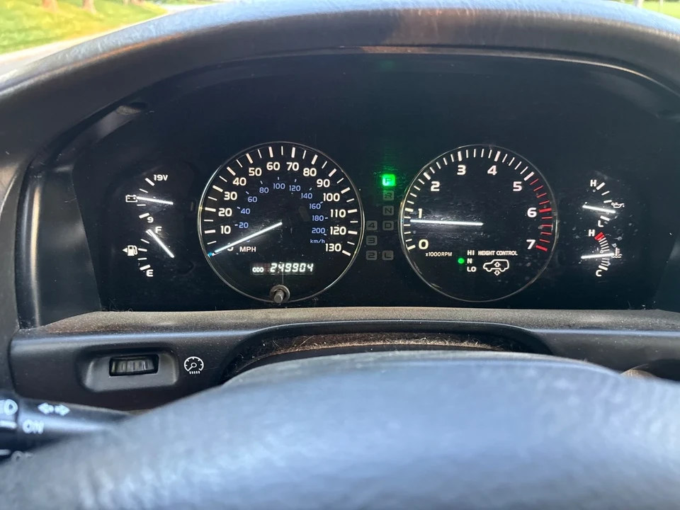 2003 Lexus LX 2nd Gen - Image 9 of 21