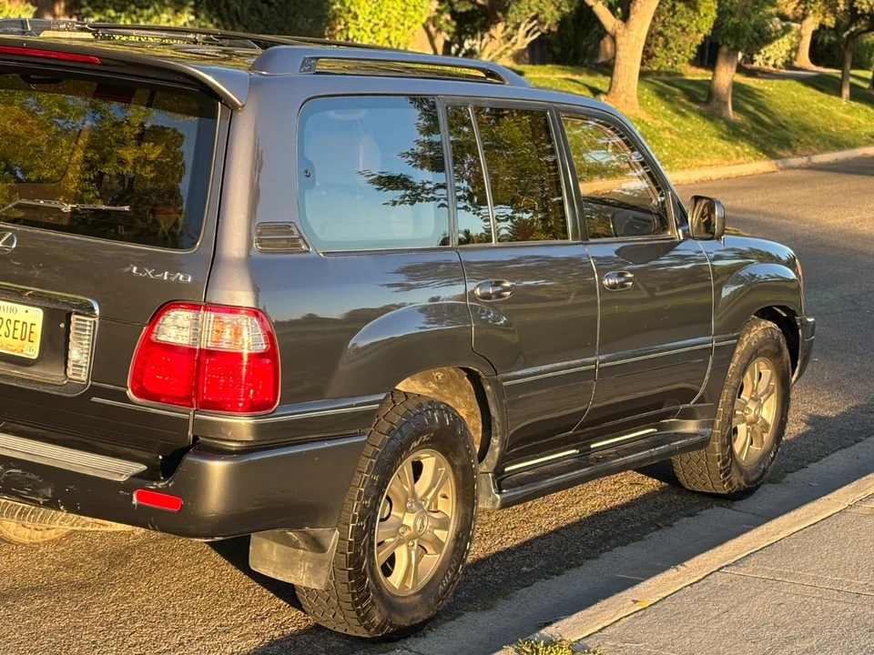 2003 Lexus LX 2nd Gen - Image 19 of 21