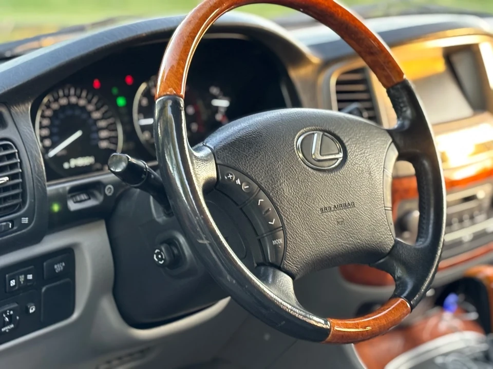 2003 Lexus LX 2nd Gen - Image 16 of 21