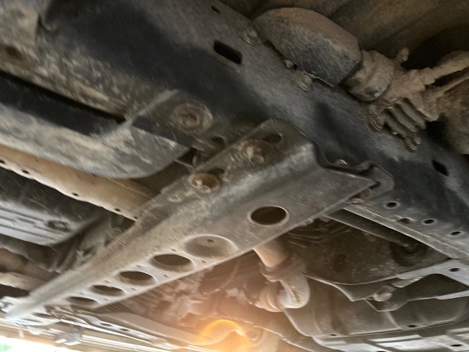 2003 Lexus LX 2nd Gen - Image 11 of 21