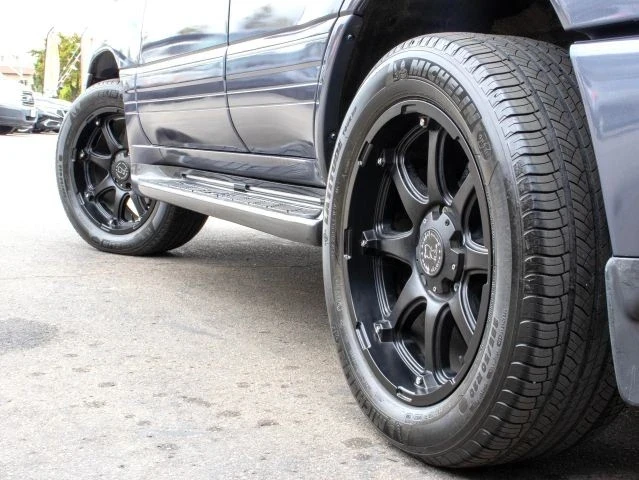 2003 Lexus LX 2nd Gen - Image 9 of 21