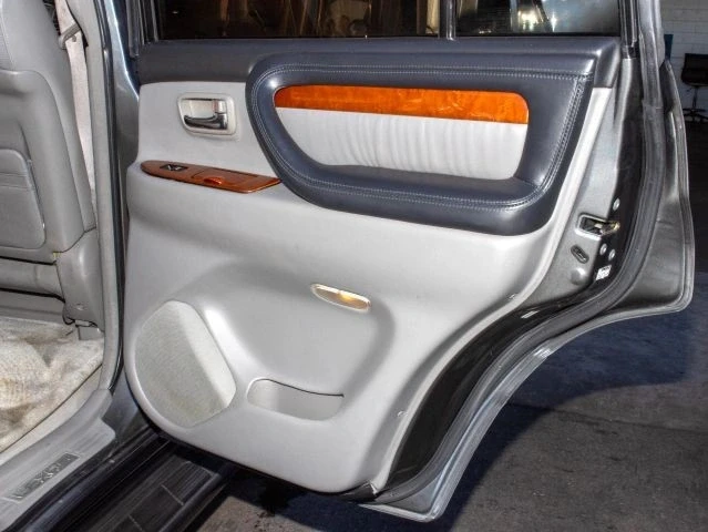 2003 Lexus LX 2nd Gen - Image 18 of 21