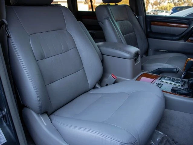 2003 Lexus LX 2nd Gen - Image 15 of 21