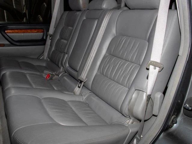 2003 Lexus LX 2nd Gen - Image 11 of 21