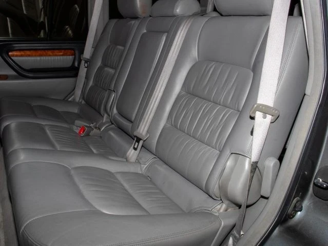 2003 Lexus LX 2nd Gen - Image 15 of 21