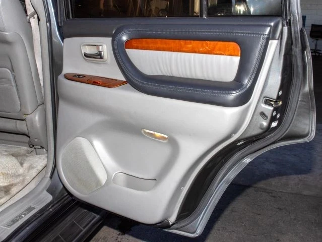 2003 Lexus LX 2nd Gen - Image 18 of 21