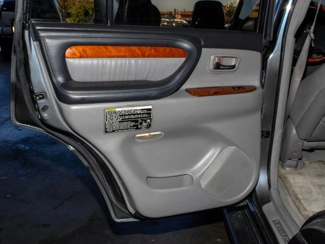 2003 Lexus LX 2nd Gen - Image 20 of 21