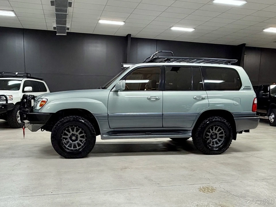 2003 Lexus LX 2nd Gen - Image 10 of 12