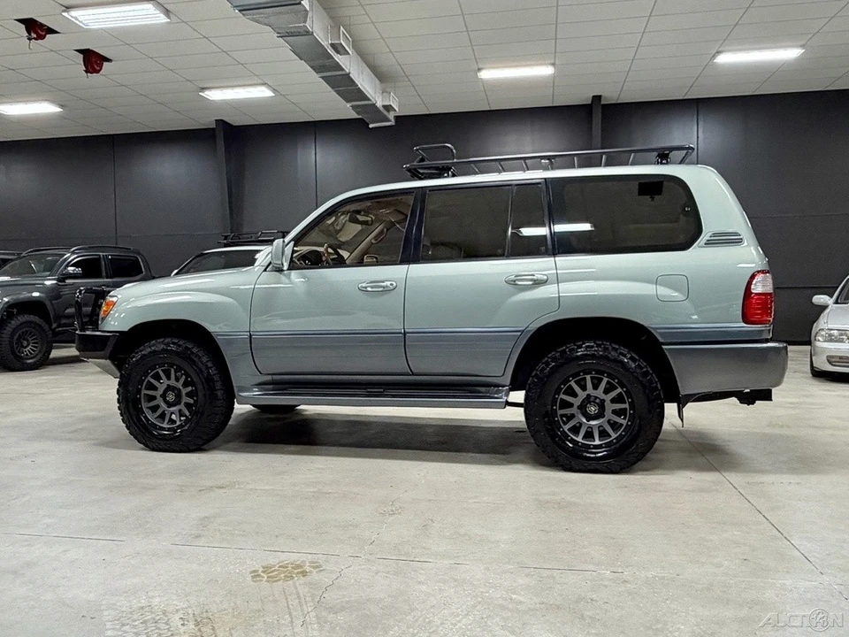 2003 Lexus LX 2nd Gen - Image 9 of 12