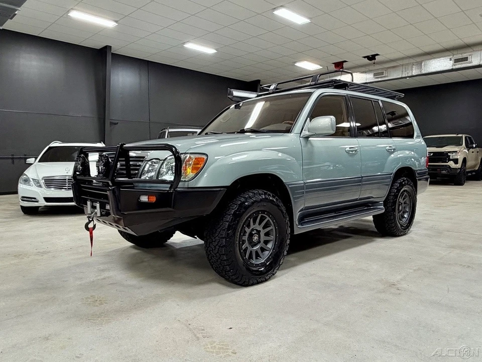2003 Lexus LX 2nd Gen - Image 11 of 12
