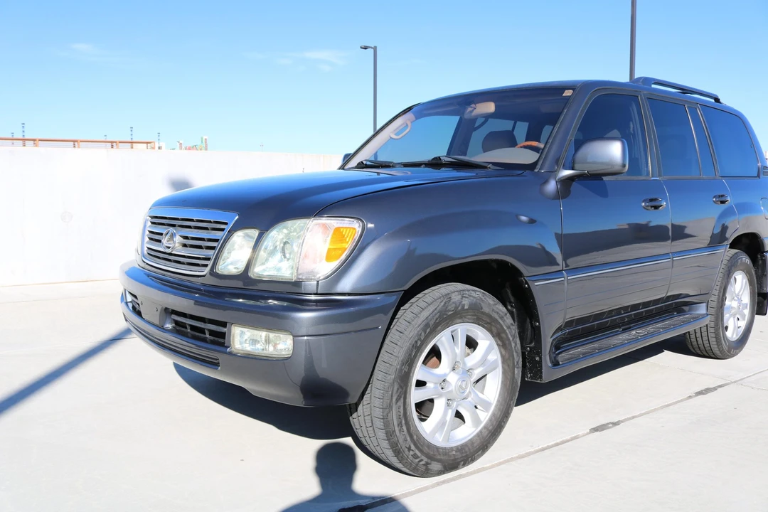 2003 Lexus LX 2nd Gen - Image 11 of 31