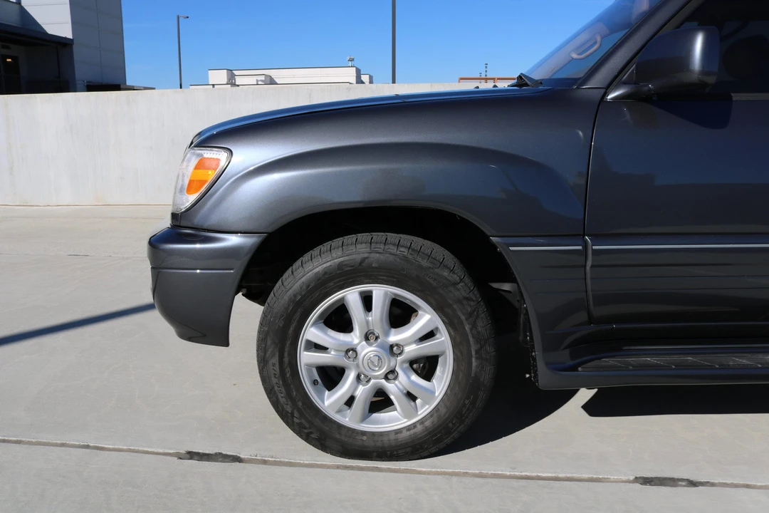 2003 Lexus LX 2nd Gen - Image 13 of 31