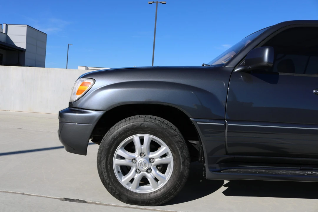 2003 Lexus LX 2nd Gen - Image 14 of 31