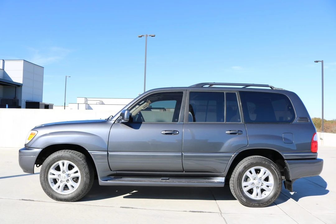 2003 Lexus LX 2nd Gen - Image 3 of 31