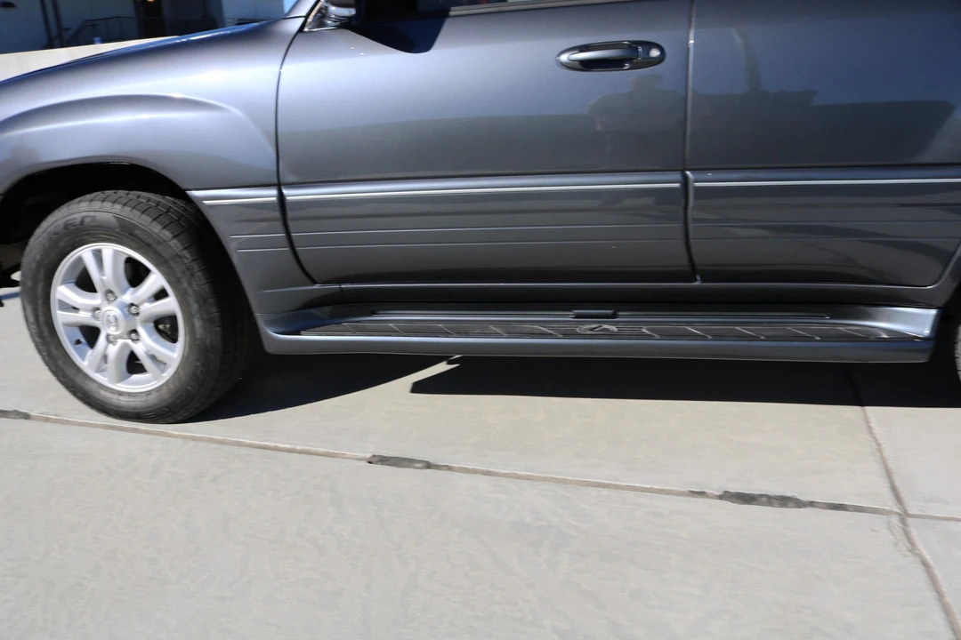 2003 Lexus LX 2nd Gen - Image 17 of 31